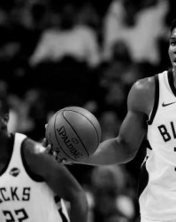 在线娱乐-险胜尼克斯雄鹿进攻仍存问题 米豆回归解决一切？