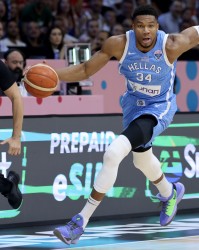 安全平台-四场歇两场！字母哥因膝盖不适缺席对阵波黑的比赛