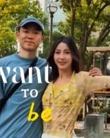 在线娱乐-好不惬意！高诗岩晒与娇妻同游日本视频：坠近