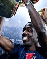 乐鱼体育app官方登录入口-⌚登贝莱佩戴劳力士捧杯，曾与朋友打赌能进30+球&amp;赌注正是劳力士